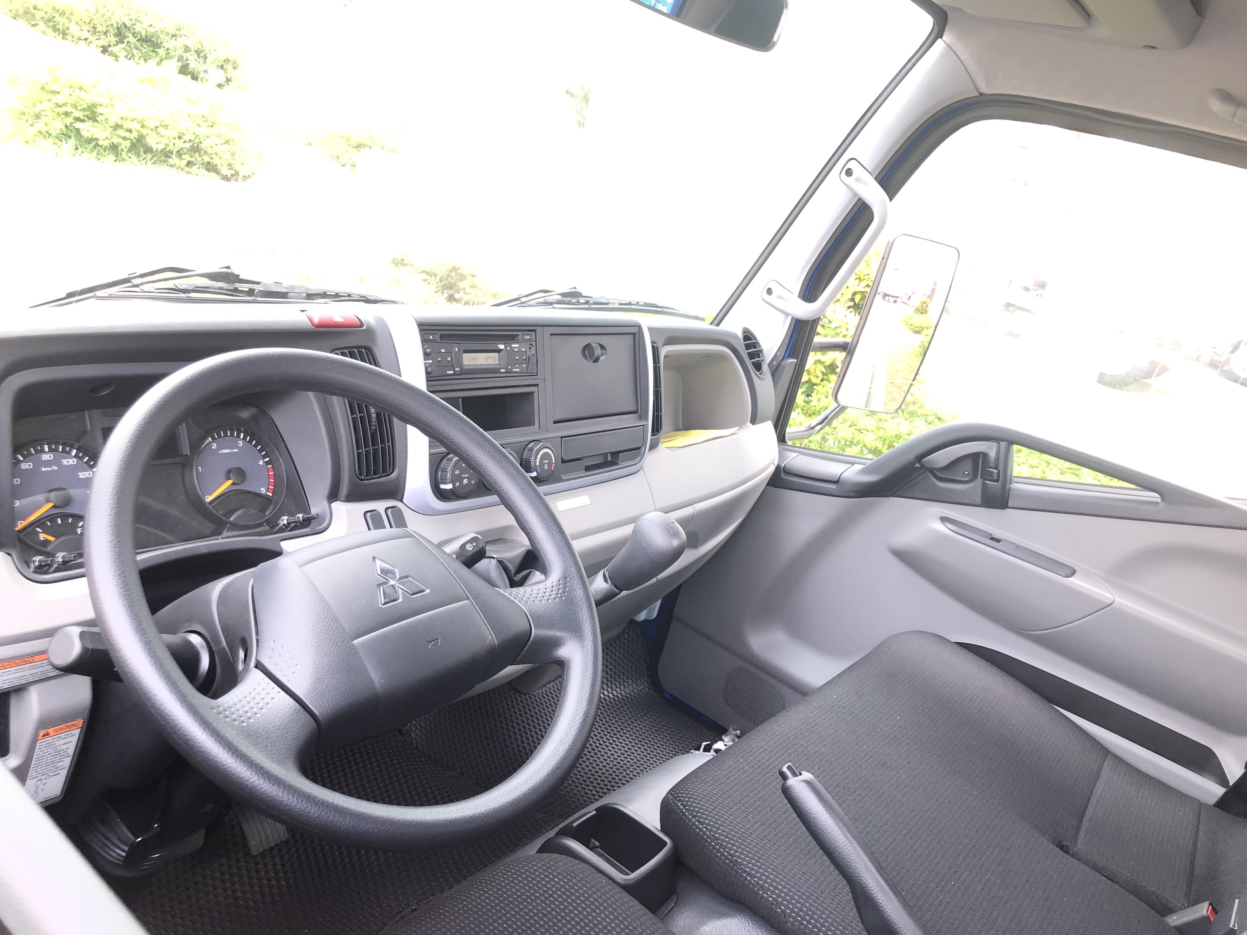 Thảm taplo xe tải Mitsubishi Fuso Canter TF7.5 3 tấn 5